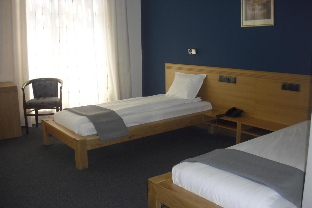 Universal Hotel Ντούπνιτσα Δωμάτιο φωτογραφία