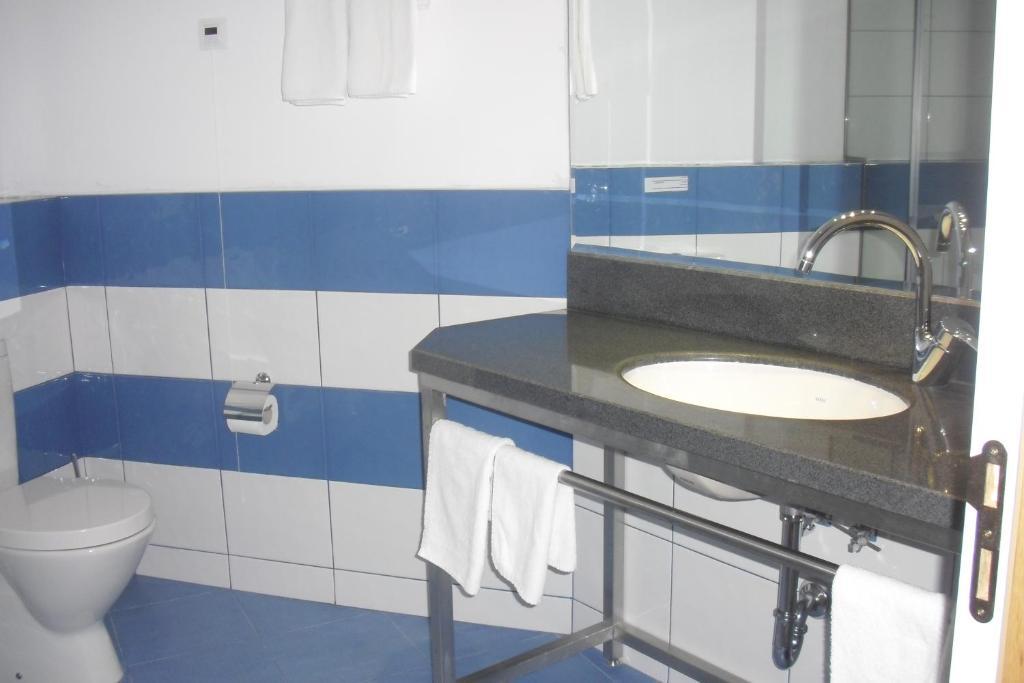 Universal Hotel Ντούπνιτσα Δωμάτιο φωτογραφία