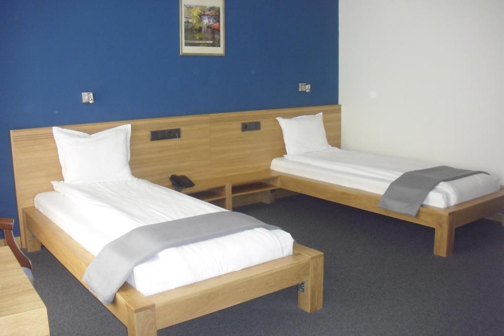 Universal Hotel Ντούπνιτσα Δωμάτιο φωτογραφία
