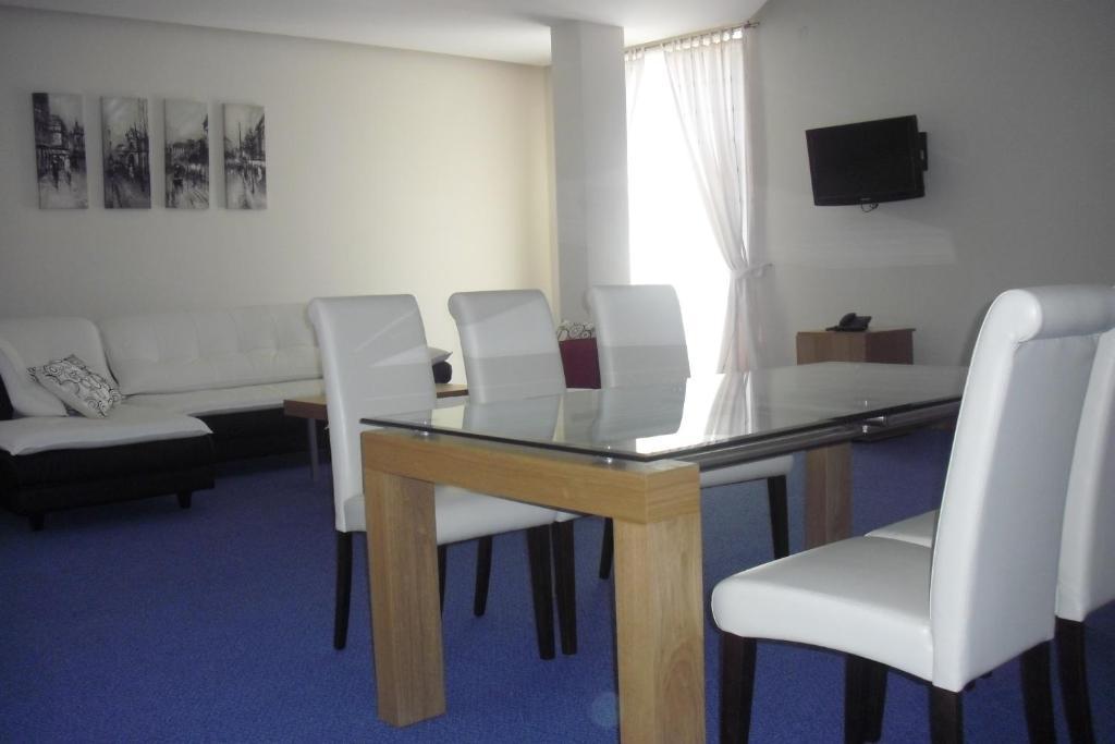 Universal Hotel Ντούπνιτσα Δωμάτιο φωτογραφία
