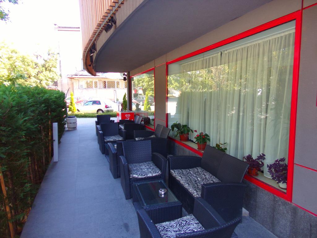 Universal Hotel Ντούπνιτσα Εξωτερικό φωτογραφία