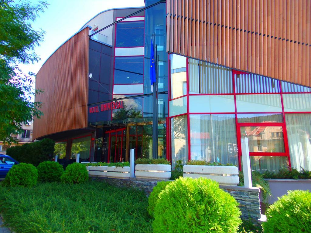 Universal Hotel Ντούπνιτσα Εξωτερικό φωτογραφία