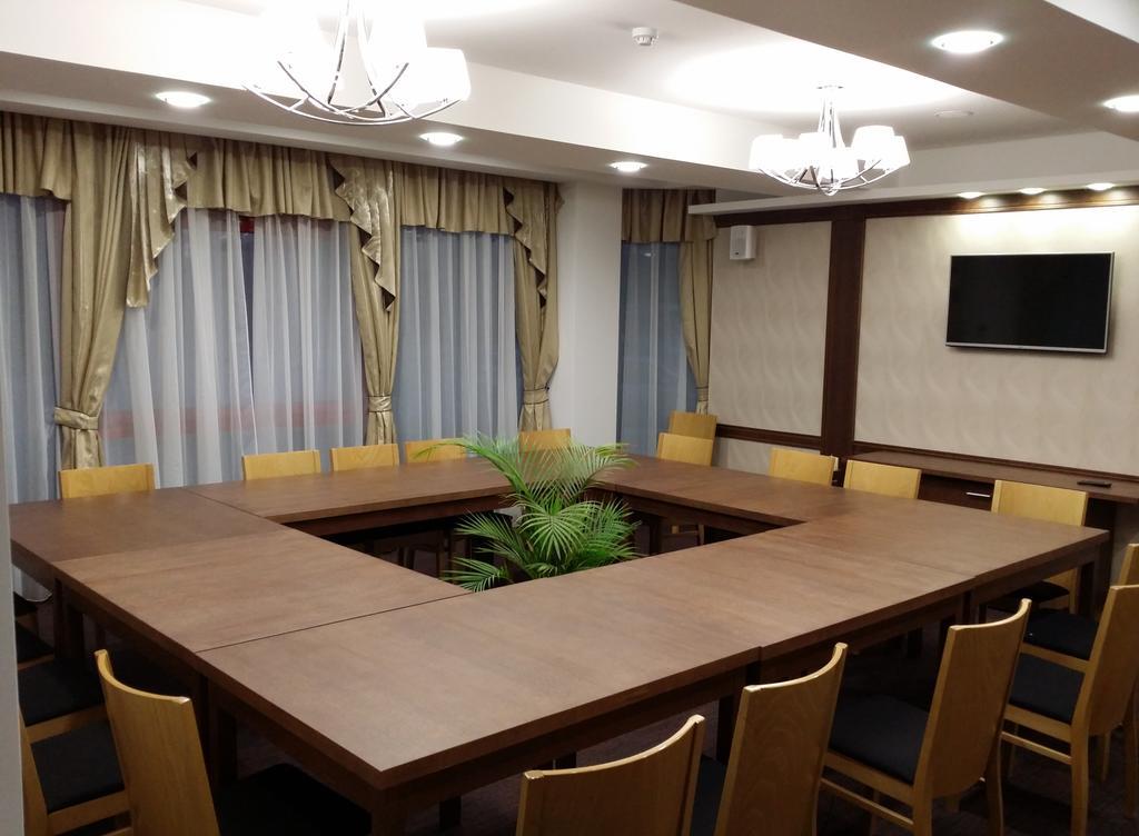 Universal Hotel Ντούπνιτσα Εξωτερικό φωτογραφία