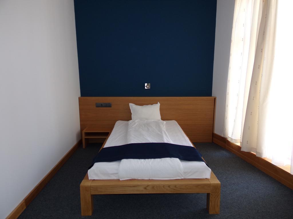 Universal Hotel Ντούπνιτσα Εξωτερικό φωτογραφία
