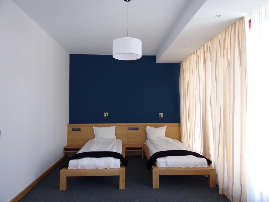 Universal Hotel Ντούπνιτσα Εξωτερικό φωτογραφία