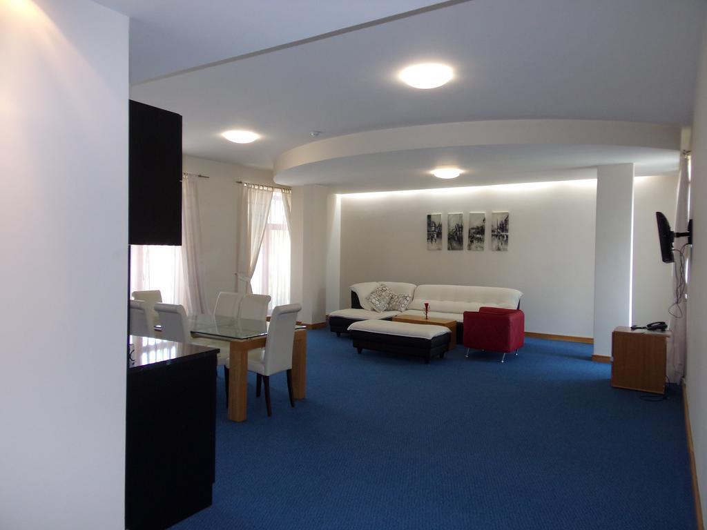 Universal Hotel Ντούπνιτσα Εξωτερικό φωτογραφία